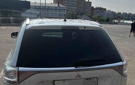 Mitsubishi Outlander III рестайлинг 3, 2014 год, 1 280 000 рублей, 2 фотография