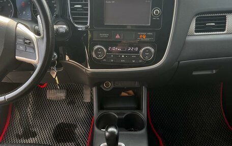 Mitsubishi Outlander III рестайлинг 3, 2014 год, 1 280 000 рублей, 3 фотография