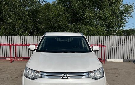 Mitsubishi Outlander III рестайлинг 3, 2014 год, 1 280 000 рублей, 4 фотография