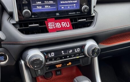 Toyota RAV4, 2018 год, 2 835 000 рублей, 9 фотография
