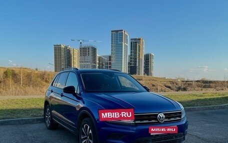 Volkswagen Tiguan II, 2020 год, 2 300 000 рублей, 2 фотография