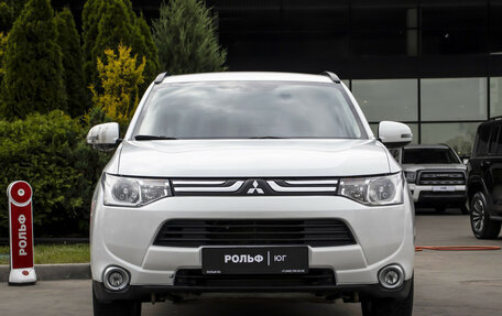 Mitsubishi Outlander III рестайлинг 3, 2013 год, 1 335 000 рублей, 2 фотография