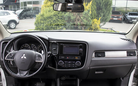 Mitsubishi Outlander III рестайлинг 3, 2013 год, 1 335 000 рублей, 12 фотография