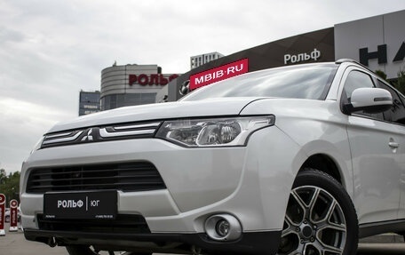 Mitsubishi Outlander III рестайлинг 3, 2013 год, 1 335 000 рублей, 19 фотография