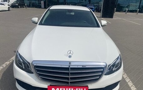Mercedes-Benz E-Класс, 2019 год, 4 200 000 рублей, 4 фотография