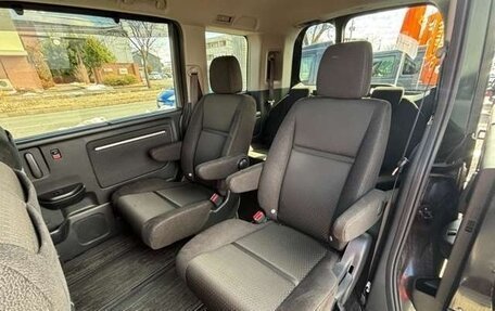 Honda Stepwgn IV, 2021 год, 1 870 000 рублей, 14 фотография