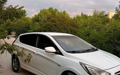 Hyundai Solaris II рестайлинг, 2013 год, 930 000 рублей, 3 фотография