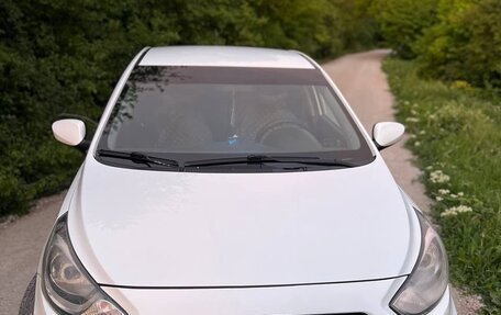 Hyundai Solaris II рестайлинг, 2013 год, 930 000 рублей, 2 фотография