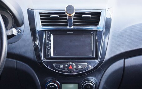 Hyundai Solaris II рестайлинг, 2011 год, 690 000 рублей, 10 фотография