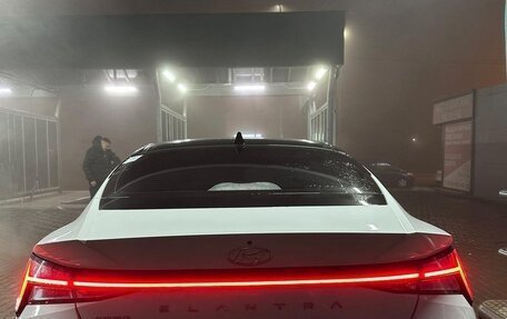 Hyundai Elantra, 2021 год, 1 800 000 рублей, 4 фотография