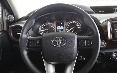 Toyota Hilux VIII, 2025 год, 5 800 000 рублей, 24 фотография