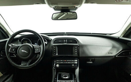 Jaguar XE I рестайлинг, 2016 год, 1 849 898 рублей, 13 фотография