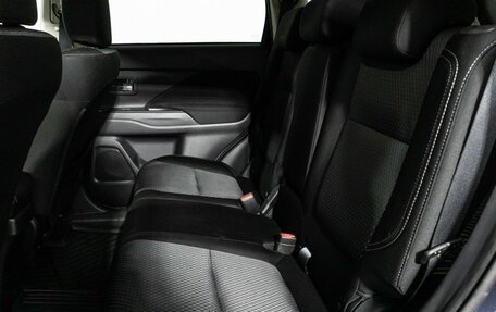 Mitsubishi Outlander III рестайлинг 3, 2018 год, 1 690 700 рублей, 10 фотография