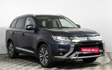 Mitsubishi Outlander III рестайлинг 3, 2018 год, 1 690 700 рублей, 3 фотография