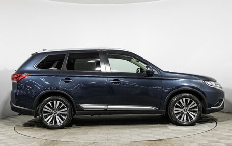 Mitsubishi Outlander III рестайлинг 3, 2018 год, 1 690 700 рублей, 4 фотография
