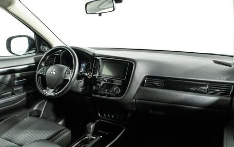 Mitsubishi Outlander III рестайлинг 3, 2018 год, 1 690 700 рублей, 9 фотография