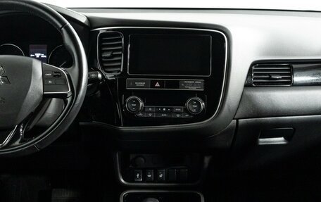 Mitsubishi Outlander III рестайлинг 3, 2018 год, 1 690 700 рублей, 14 фотография