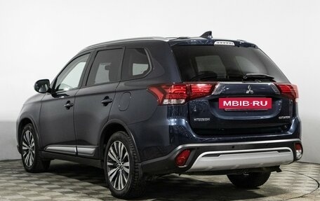 Mitsubishi Outlander III рестайлинг 3, 2018 год, 1 690 700 рублей, 7 фотография