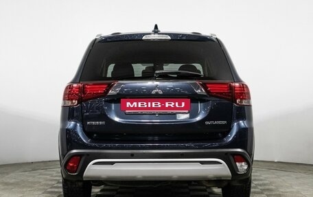Mitsubishi Outlander III рестайлинг 3, 2018 год, 1 690 700 рублей, 6 фотография