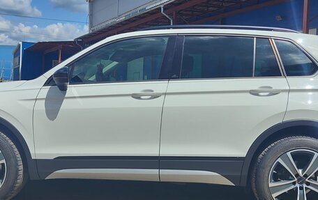 Volkswagen Tiguan II, 2019 год, 2 850 000 рублей, 2 фотография