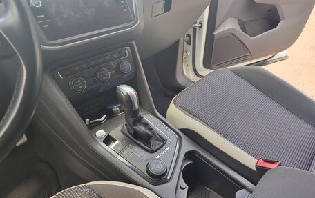 Volkswagen Tiguan II, 2019 год, 2 850 000 рублей, 16 фотография