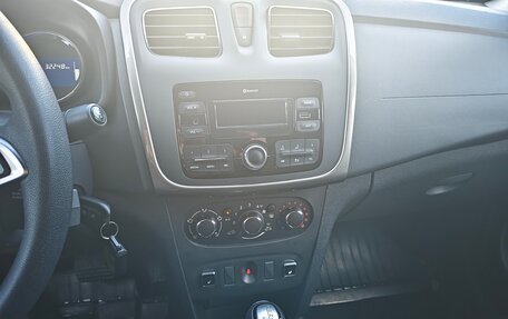 Renault Logan II, 2018 год, 1 175 000 рублей, 24 фотография