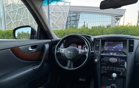 Infiniti QX70, 2016 год, 3 200 000 рублей, 18 фотография