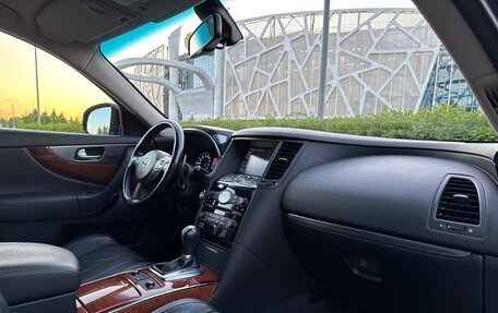 Infiniti QX70, 2016 год, 3 200 000 рублей, 28 фотография
