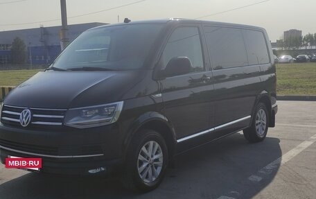 Volkswagen Caravelle T6 рестайлинг, 2017 год, 2 680 000 рублей, 2 фотография