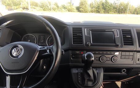 Volkswagen Caravelle T6 рестайлинг, 2017 год, 2 680 000 рублей, 10 фотография