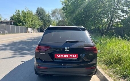 Volkswagen Tiguan II, 2018 год, 2 450 000 рублей, 3 фотография