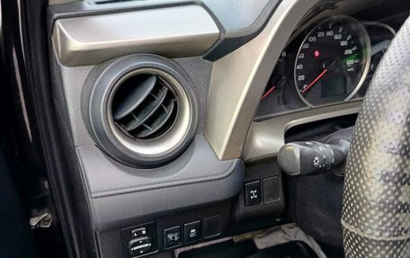 Toyota RAV4, 2015 год, 1 950 000 рублей, 3 фотография