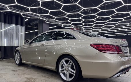 Mercedes-Benz E-Класс, 2015 год, 2 700 000 рублей, 4 фотография