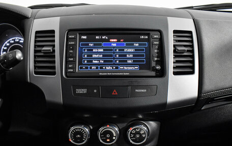 Mitsubishi Outlander III рестайлинг 3, 2011 год, 1 359 000 рублей, 15 фотография