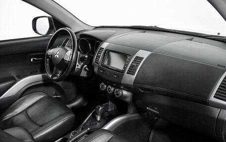 Mitsubishi Outlander III рестайлинг 3, 2011 год, 1 359 000 рублей, 14 фотография