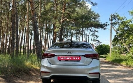 Hyundai Solaris II рестайлинг, 2017 год, 1 100 000 рублей, 3 фотография