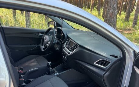 Hyundai Solaris II рестайлинг, 2017 год, 1 100 000 рублей, 21 фотография