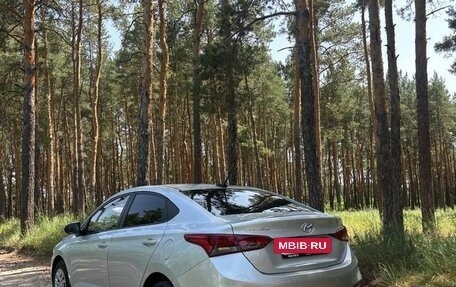 Hyundai Solaris II рестайлинг, 2017 год, 1 100 000 рублей, 23 фотография