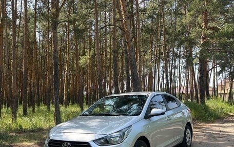 Hyundai Solaris II рестайлинг, 2017 год, 1 100 000 рублей, 32 фотография