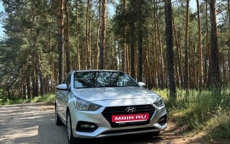 Hyundai Solaris II рестайлинг, 2017 год, 1 100 000 рублей, 24 фотография