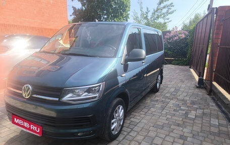 Volkswagen Multivan T6 рестайлинг, 2019 год, 3 750 000 рублей, 3 фотография