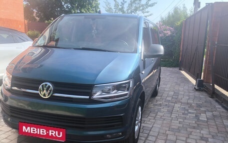 Volkswagen Multivan T6 рестайлинг, 2019 год, 3 750 000 рублей, 2 фотография