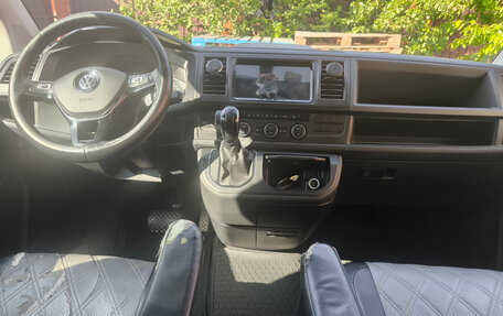 Volkswagen Multivan T6 рестайлинг, 2019 год, 3 750 000 рублей, 8 фотография