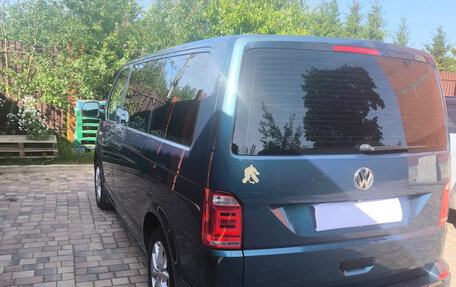 Volkswagen Multivan T6 рестайлинг, 2019 год, 3 750 000 рублей, 6 фотография