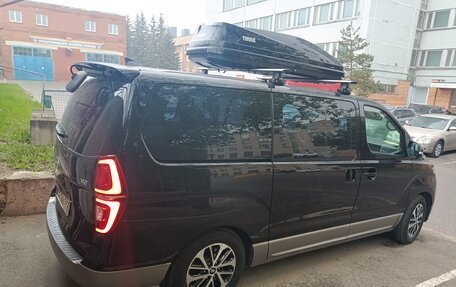 Hyundai Grand Starex Grand Starex I рестайлинг 2, 2018 год, 4 050 000 рублей, 2 фотография