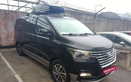 Hyundai Grand Starex Grand Starex I рестайлинг 2, 2018 год, 4 050 000 рублей, 3 фотография