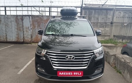 Hyundai Grand Starex Grand Starex I рестайлинг 2, 2018 год, 4 050 000 рублей, 4 фотография