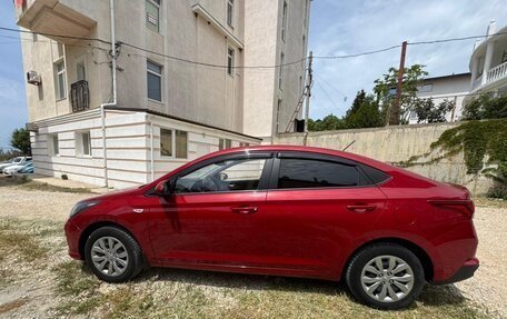 Hyundai Solaris II рестайлинг, 2021 год, 1 900 000 рублей, 4 фотография