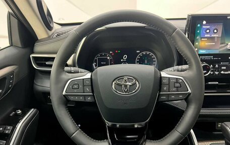 Toyota Highlander, 2024 год, 6 050 000 рублей, 10 фотография