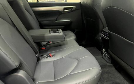 Toyota Highlander, 2024 год, 6 050 000 рублей, 12 фотография